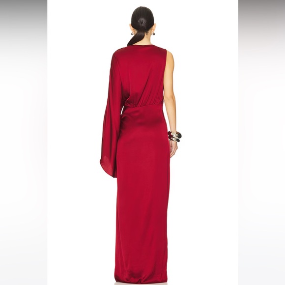 L'Academie by Marianna Cassia Gown in Oxblood - Picture 4 of 8